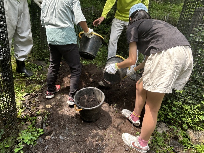 写真：足尾砂防ダム松木右岸での植樹の様子4