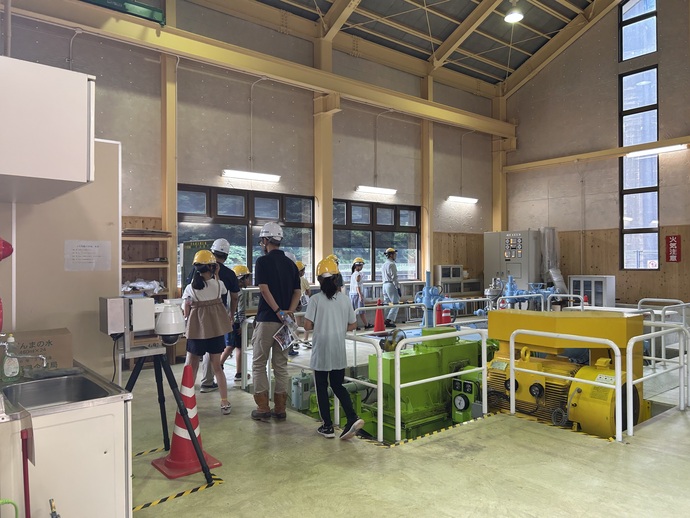 写真：東発電所での施設見学の様子2