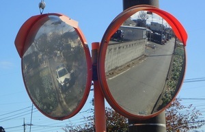 写真:経年劣化でミラーがくもっているのようす