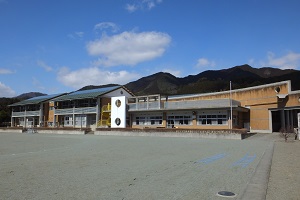 写真：あずま小中学校