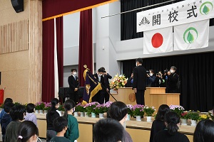 写真：笠懸西小校旗
