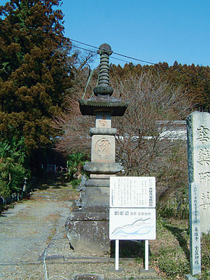 写真：宝篋印塔