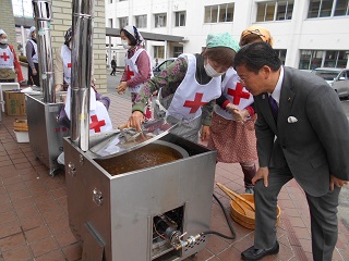 写真：大間々町赤十字奉仕団による炊き出し訓練