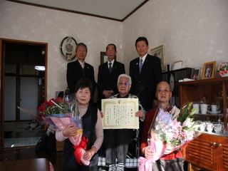 写真：黒田さた様・百歳長寿者慶祝訪問