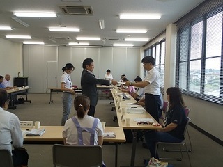 写真：みどり市高齢者虐待対応・認知症高齢者支援ネットワーク推進員会議委員委嘱状交付式及び令和元年度第1回推進会議