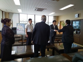 写真：監査委員審査意見書提出