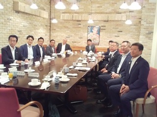 写真：群馬県知事と12市長との朝食会