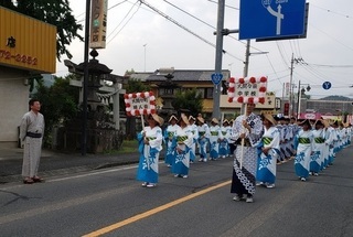 写真：民謡踊りパレード