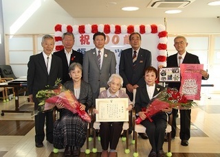 写真：福田ミツ様・百歳長寿慶祝訪問