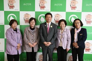 写真：神梅婦人会表敬訪問