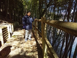 写真：東町視察その（1）（草木湖遊歩道）