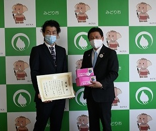 写真：マスク7,500枚寄附