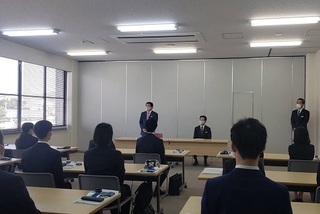写真：新規採用職員へ市長・副市長訓示
