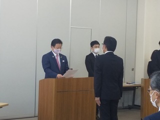 写真：部長・次長辞令交付式