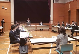 写真：会議の様子