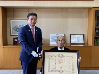 写真：叙勲伝達