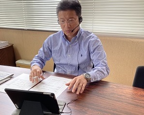 写真：リモートによる部長会議