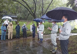 写真：群馬県森林土木建設協会ボランティアによる森林整備