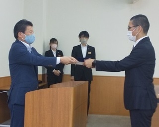 写真：みどり市教育委員辞令交付式