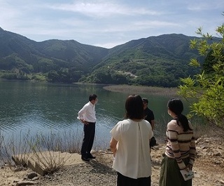 写真：地域おこし協力隊(安西隊員・獅子内隊員)激励その（1）