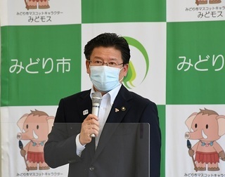 写真：定例記者会見その（1）