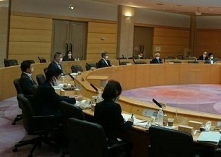 写真：群馬県知事と群馬県市長会12市長との朝の会