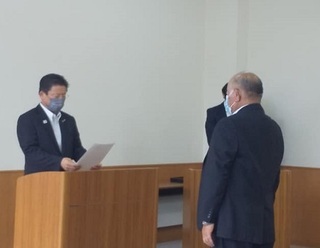 写真：みどり市固定資産評価審査委員会委員辞令交付式