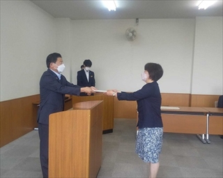 写真：みどり市教育委員会委員辞令交付式