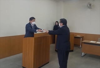 写真：みどり市公平委員会委員・監査委員辞令交付式