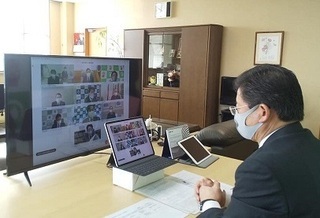 写真：群馬県知事とWEB会議