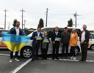 写真：企業版ふるさと納税の感謝状贈呈及びウクライナ避難民への自動車贈呈式