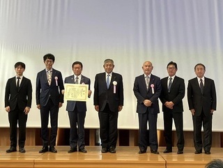 写真：笠懸西小学校が令和4年度木材利用優良施設等コンクールで受賞