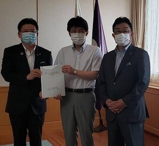 写真：群馬県知事へ要望書の提出