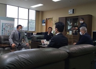 写真：地域おこし協力隊員退任挨拶及び新任挨拶