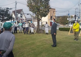 写真：シルバーの日清掃活動