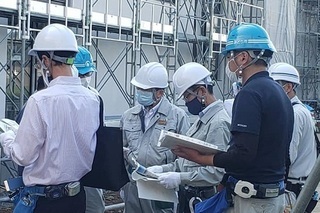 写真：新設小学校工事現場視察