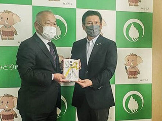 写真：寄附贈呈式、感謝状贈呈式