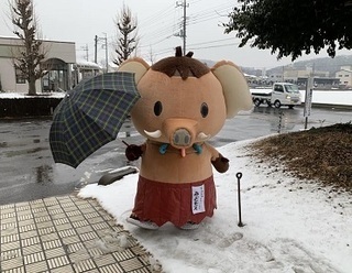 写真：積雪の後の路面凍結にはご注意を