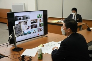写真：	第2回会議の様子2