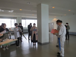 写真：施設見学の様子1
