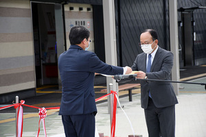 写真：関東開発株式会社様感謝状贈呈の様子2