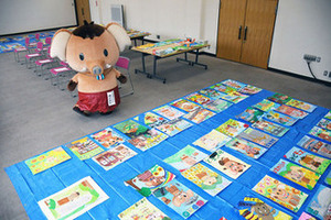 写真：みどモスと出品作品