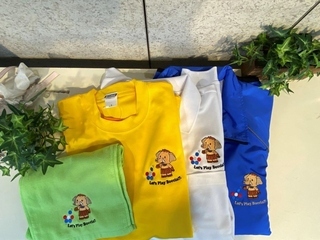写真：ボッチャみどモス刺繍入りTシャツ、ポロシャツ
