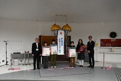 写真:700万人1