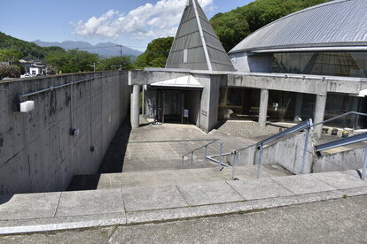 写真:博物館入口階段