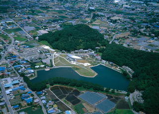 写真：空からみた岩宿衣席