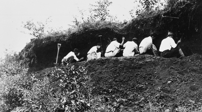 写真：最初の発掘調査