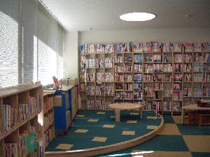 写真：大間々図書館館内写真3