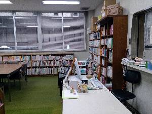 写真：東公民館図書室写真1