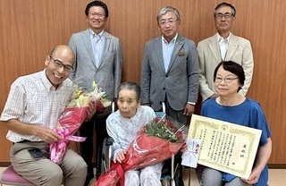 写真：みどり市100歳長寿者慶祝訪問（2）